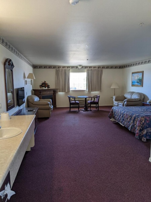 Lighthouse Inn image 37